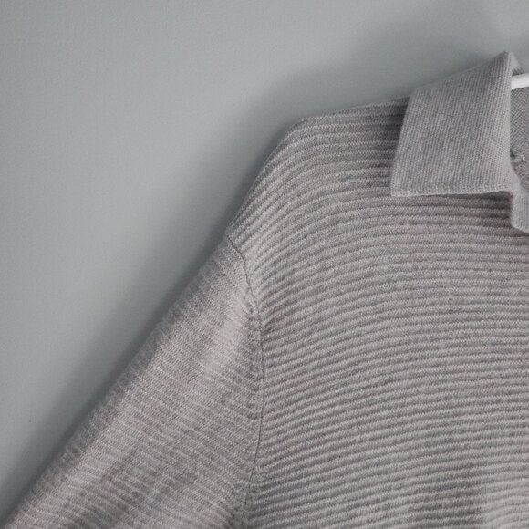 Club Monaco 100% Wool Lrg Grey Neutral V-Neck Ribbed Collar Pull On Sweater - Picture 3 of 13